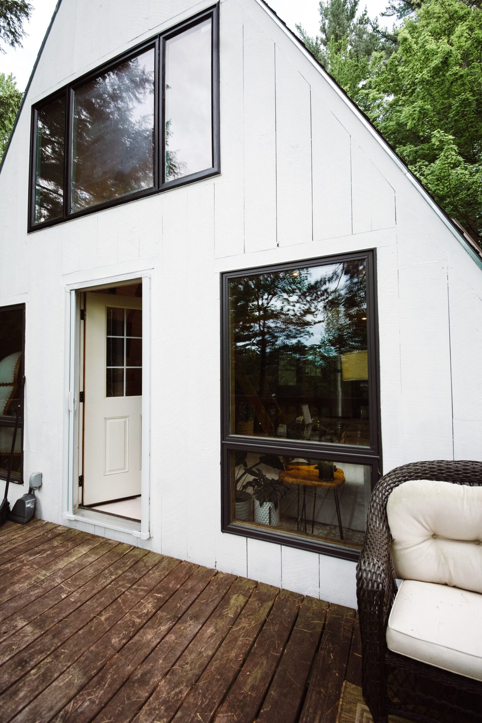 Transform Your Home with a Stunning Yellow House Exterior